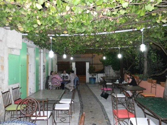 La Tonnelle