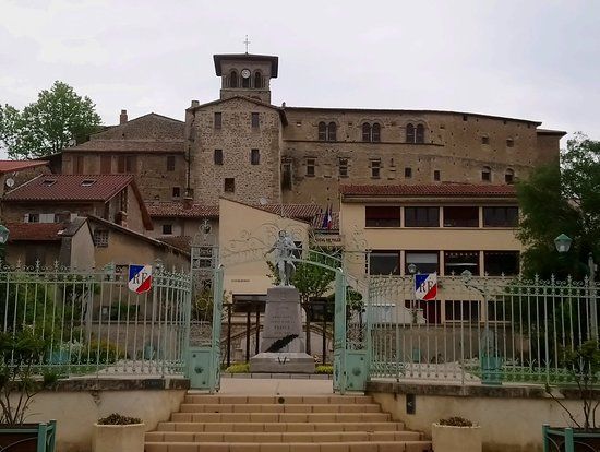 la collégiale Saint-Pierre-et-Saint-Paul et le Palais Delphinal de Saint-Donat-sur-l'Herbasse